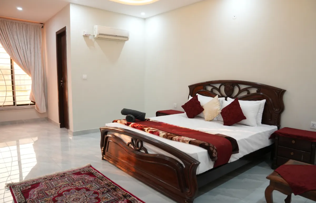 Four Walls, Infinite Comfort