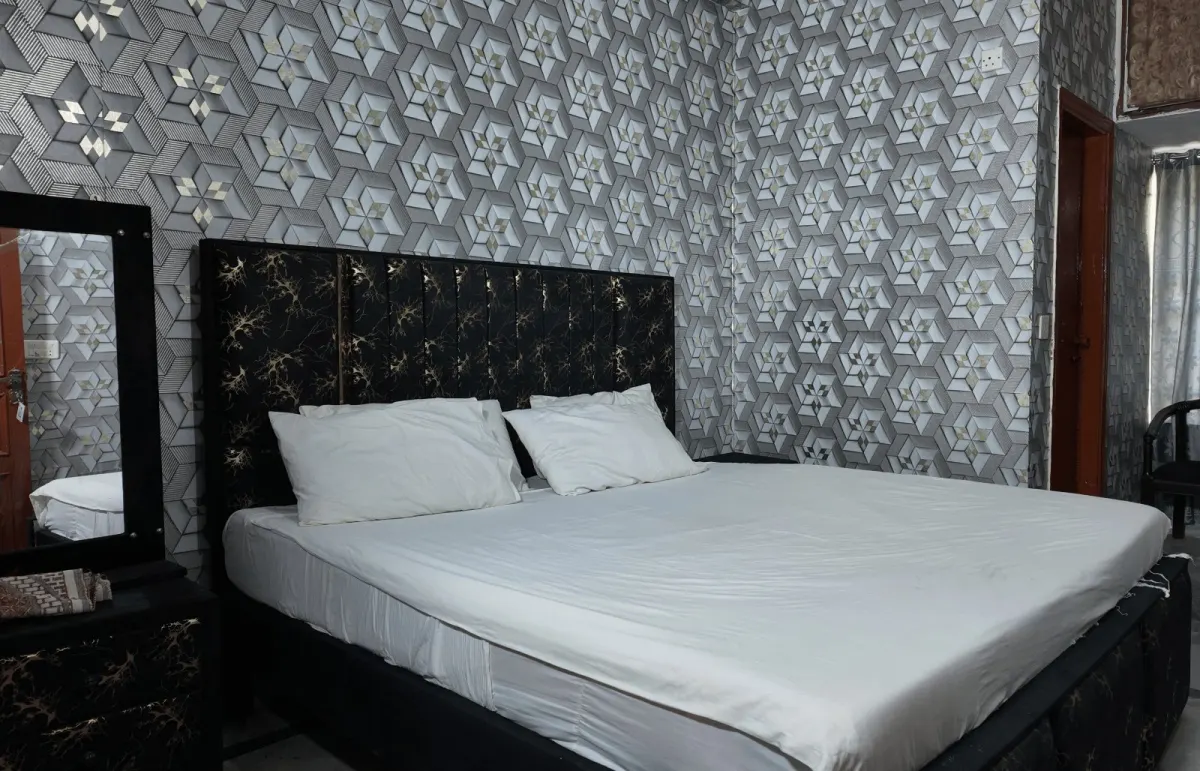 Chinar Hotel