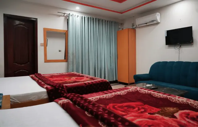 Room for Four, Comfort for All
