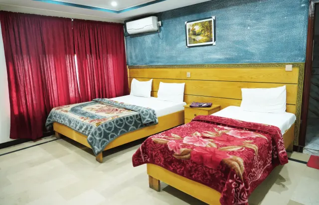 Family Room Double & Single Beds