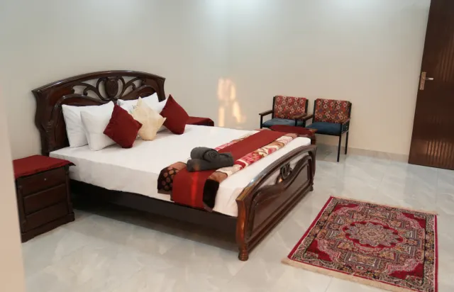 Four Walls, Infinite Comfort