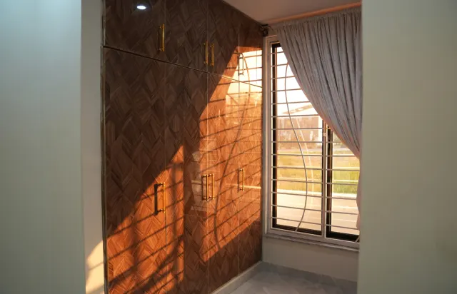 Four Walls, Infinite Comfort